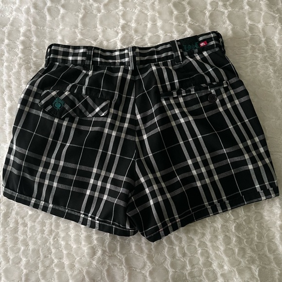 …Lost: black & white checkered shorts. Size (30). - Picture 2 of 7